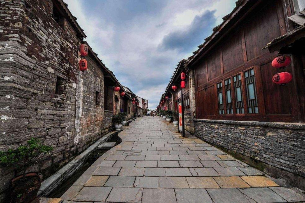 三亚沙滩现剧毒僧帽水母伤人？网友晒图提醒！官方回应